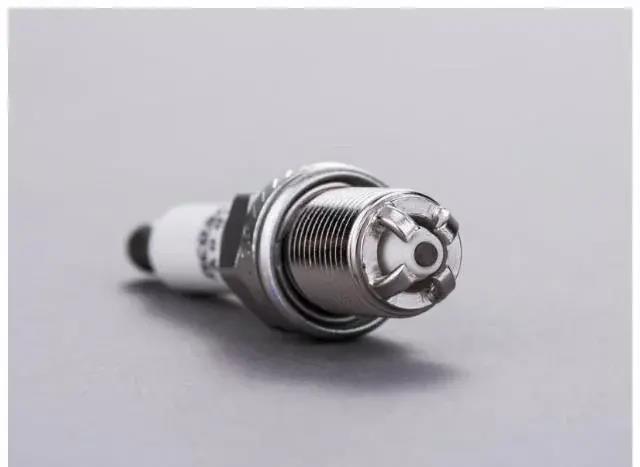 車子出現(xiàn)這3種征兆，是在提醒該換火花塞了-第4張圖片-鄭州市冠恒貿(mào)易有限公司【官方網(wǎng)站】-車用潤滑油服務(wù)專家