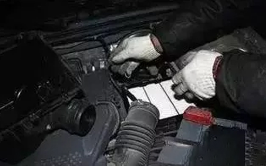 愛車小知識(shí) | 汽車保養(yǎng)小常識(shí)-第2張圖片-鄭州市冠恒貿(mào)易有限公司【官方網(wǎng)站】-車用潤(rùn)滑油服務(wù)專家